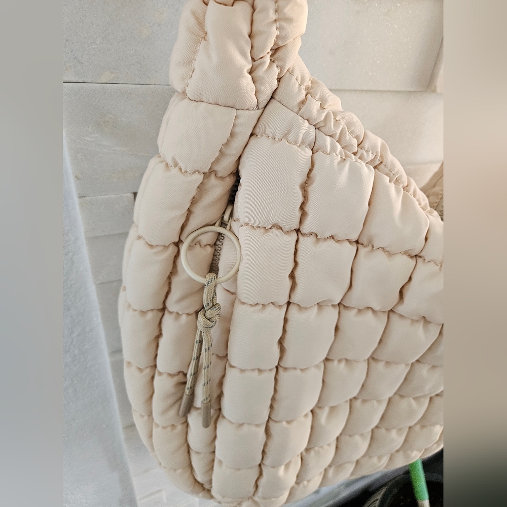 NWT VIRAL Urban Expressions Puffy Quilted Carry-All Crossbody Bag cream - Picture 9 of 11